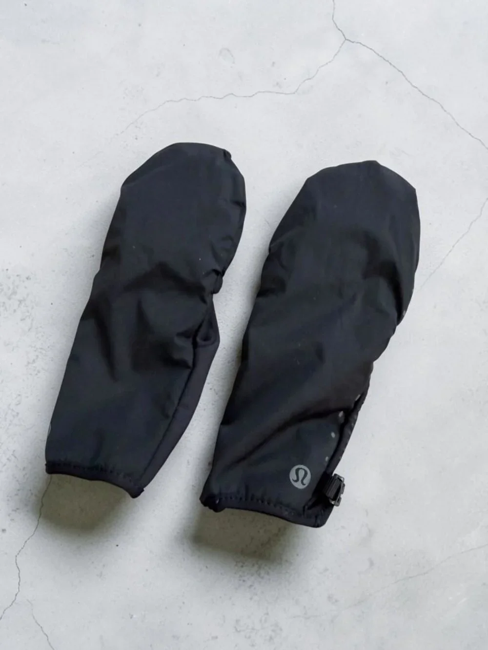 LULULEMON Women’s Black Gloves Mittens Size X Small / Small